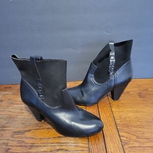 Jessica Simpson black ankle boots 6.5